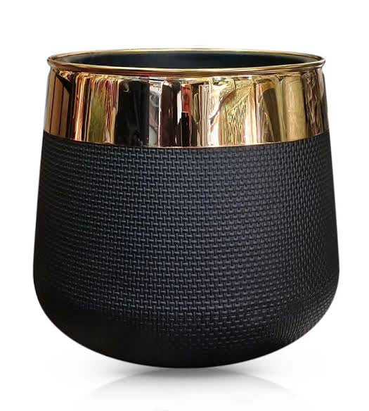 Planter in black and gold